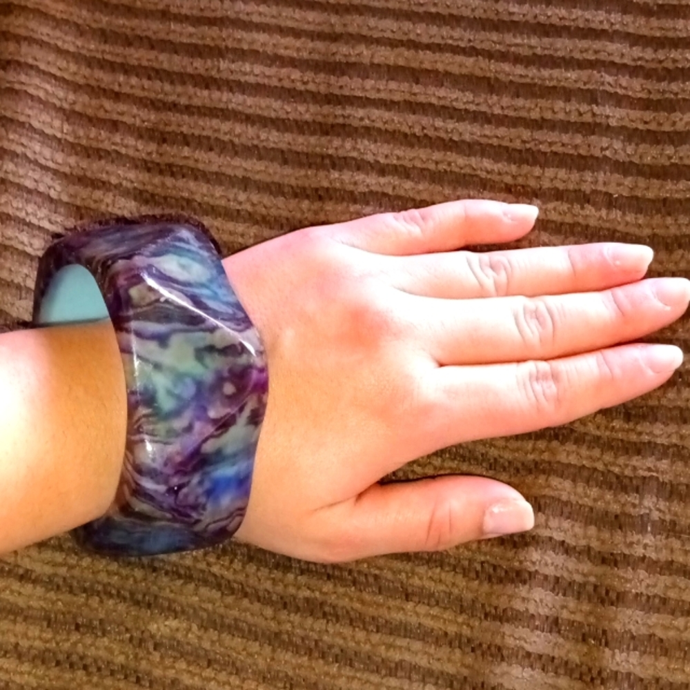 I am selling a bracelet